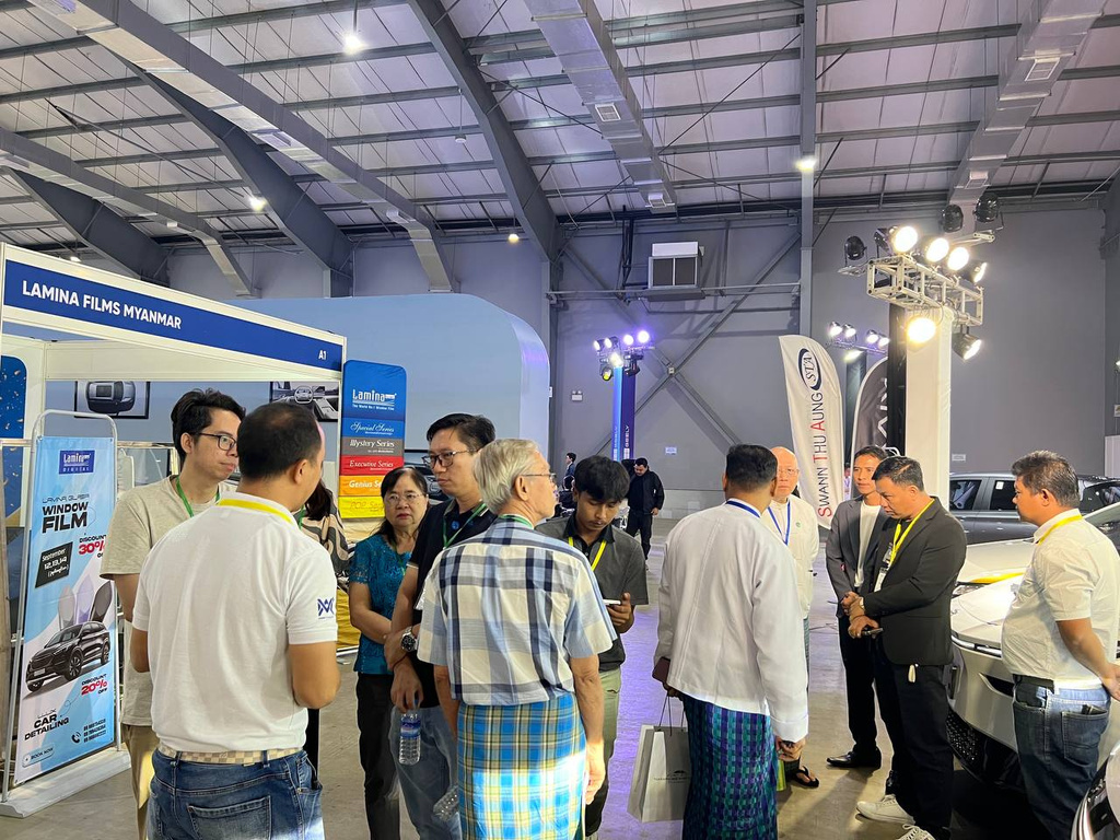 Automotive parts and vehicle showcase